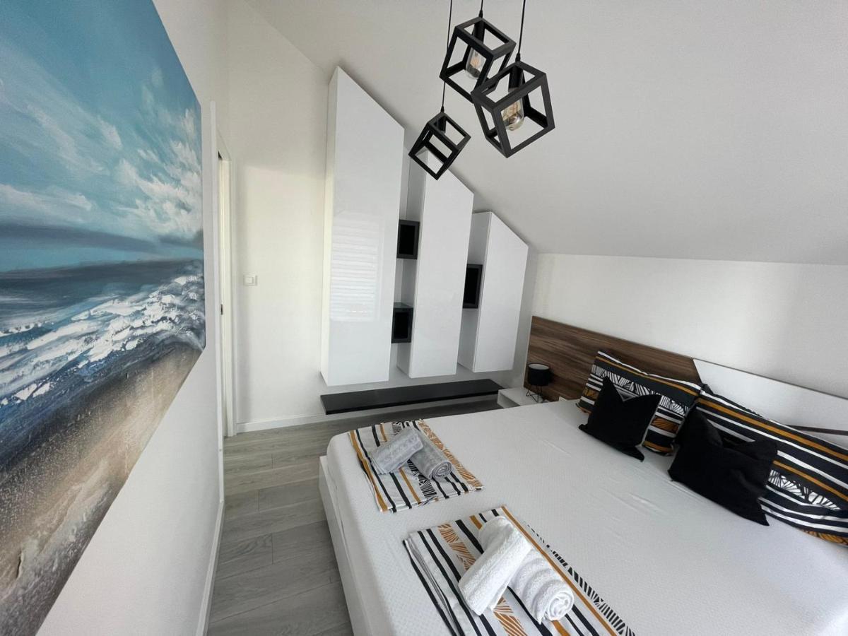 Mak & Lux - Sea & Sunset View Apartment