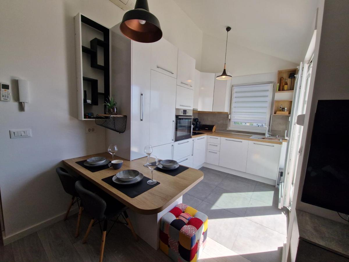 Mak & Lux - Sea & Sunset View Apartment
