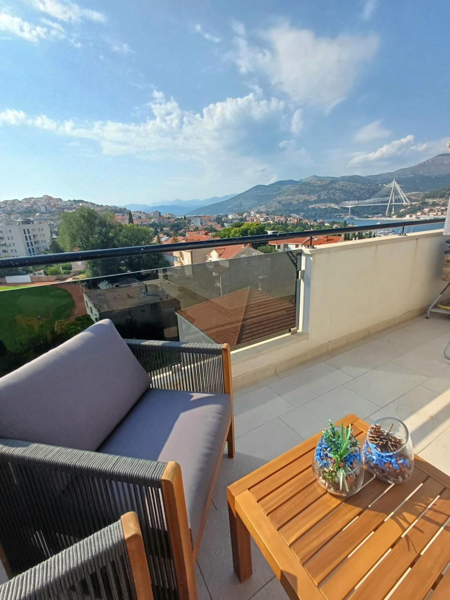 Mak & Lux - Sea & Sunset View Apartment
